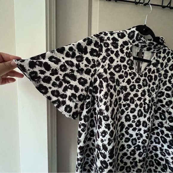 Lane Bryant Womens Leopard Print Top Blouse Short Sleeve Black White Size 16 - Picture 3 of 10